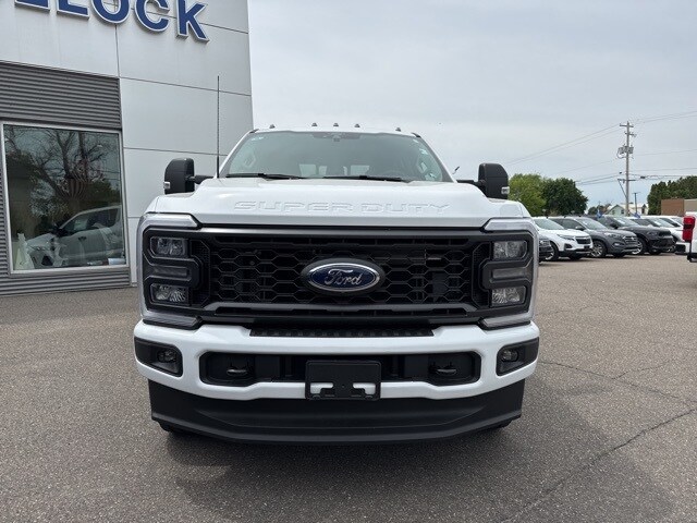 2025 Ford F-350 photo 3