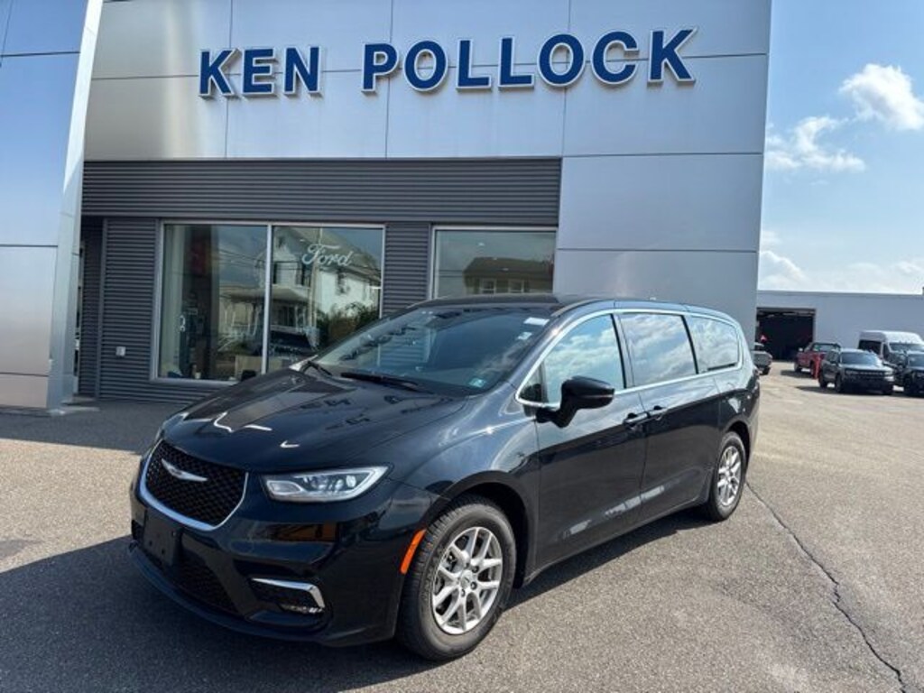 Used 2025 Chrysler Pacifica Select Minivan/Van