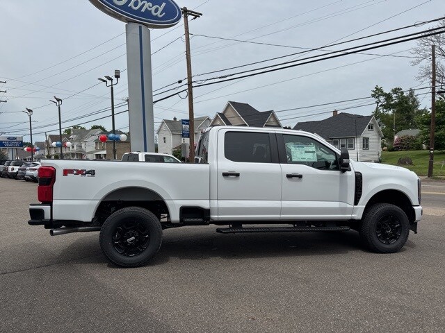 2025 Ford F-350 photo 4