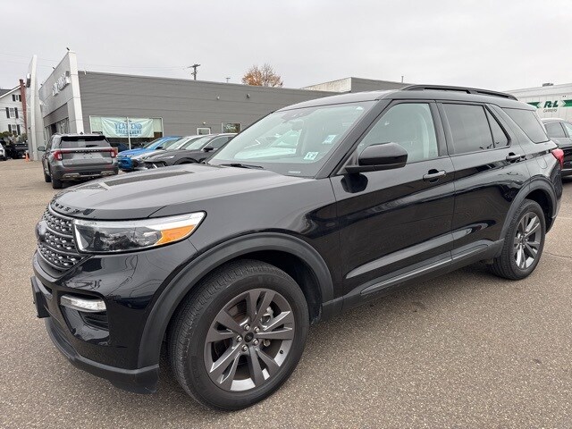 2022 Ford Explorer XLT photo 2