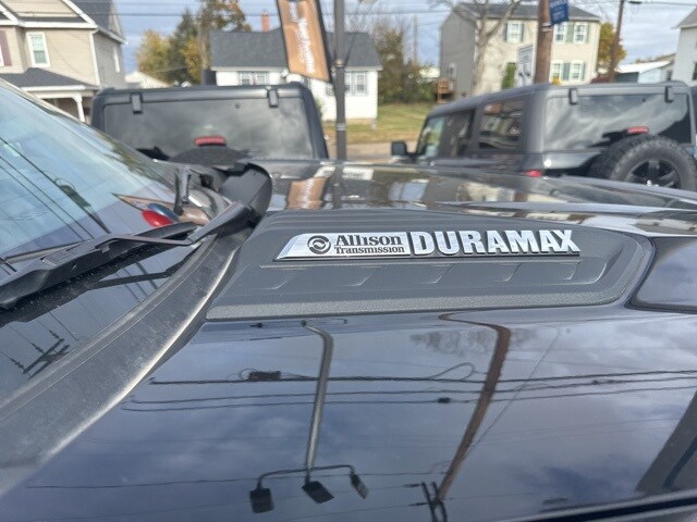 2024 Chevrolet Silverado 2500HD Custom photo 3