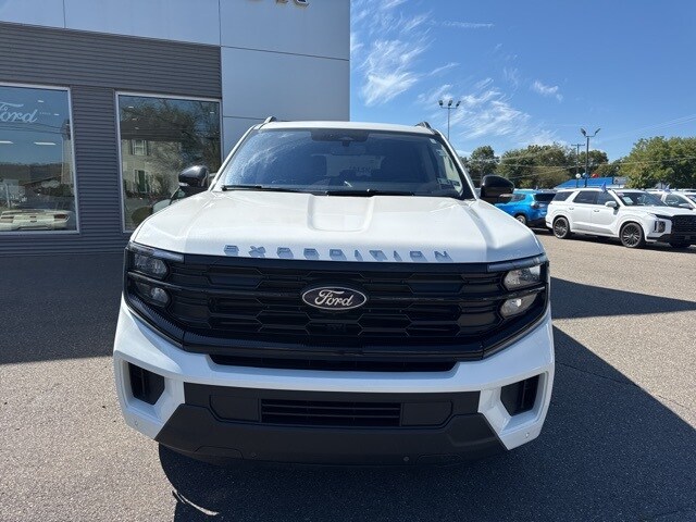 2025 Ford Expedition photo 2