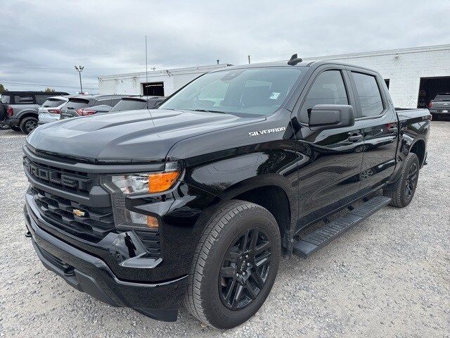 2024 Chevrolet Silverado 1500 Custom photo 2