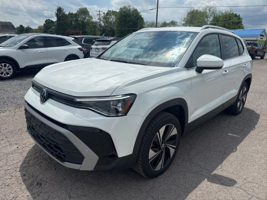 Certified 2025 Volkswagen Taos 1.5T SE SUV