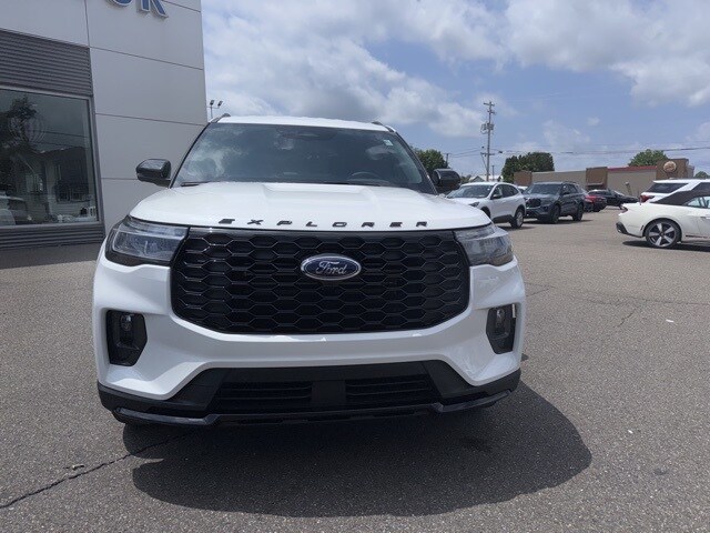 2025 Ford Explorer ST-Line photo 2