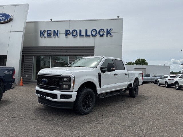 2025 Ford F-350 photo 2