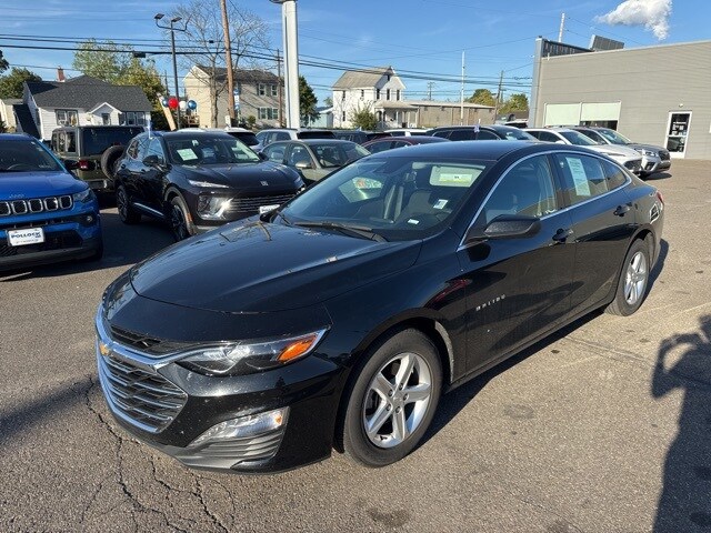 2024 Chevrolet Malibu 1LT photo 2