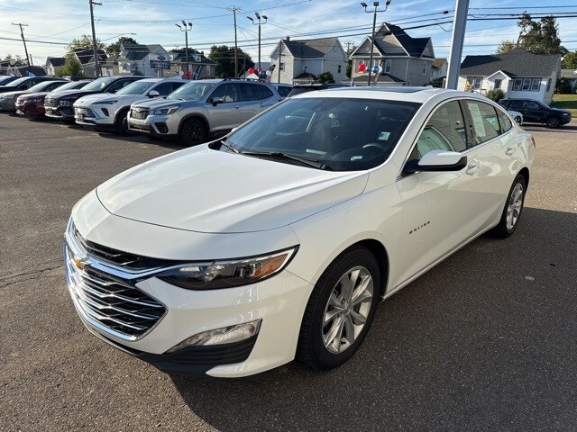 2024 Chevrolet Malibu 1LT photo 2