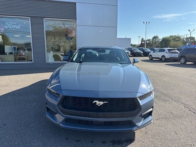 2025 Ford Mustang EcoBoost photo 3