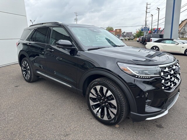 2025 Ford Explorer Platinum photo 3