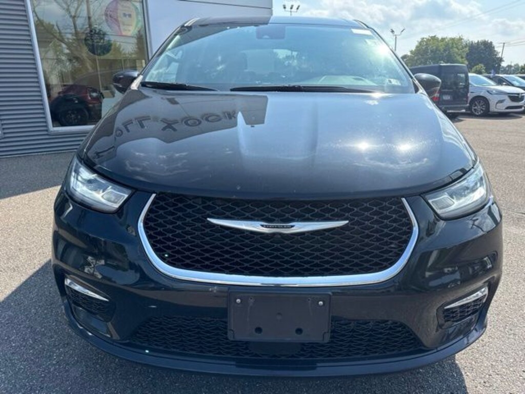Used 2025 Chrysler Pacifica Select Minivan/Van