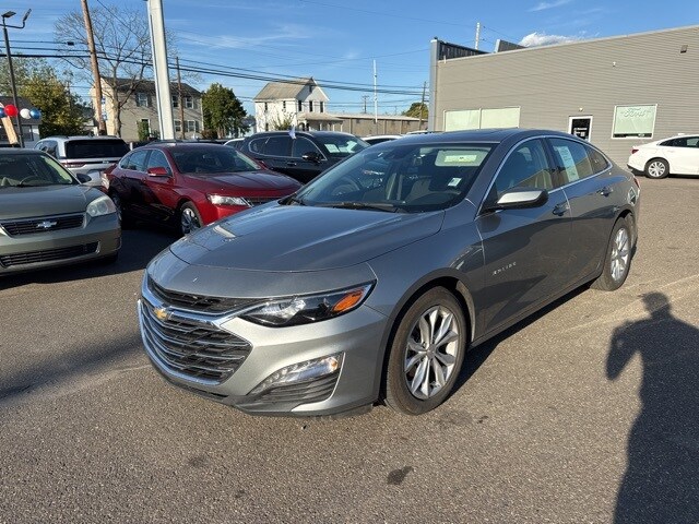 2024 Chevrolet Malibu 1LT photo 2