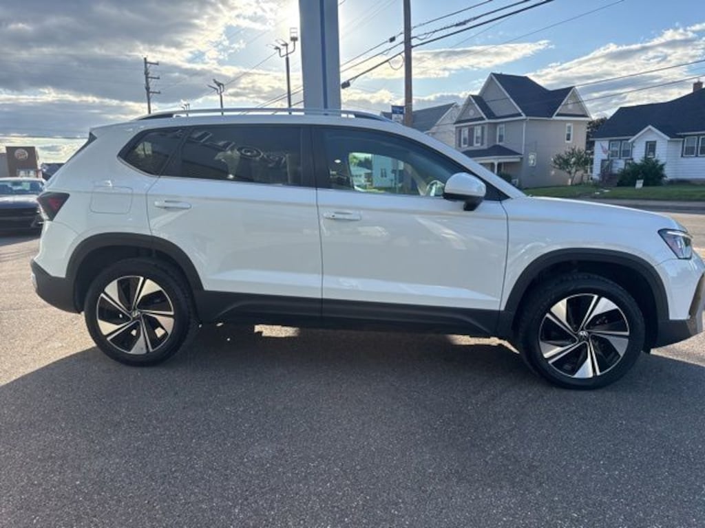 Certified 2025 Volkswagen Taos 1.5T SE SUV