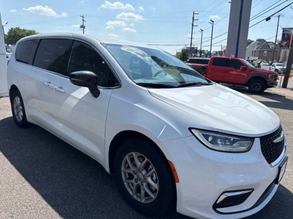 Used 2025 Chrysler Pacifica Select Minivan/Van
