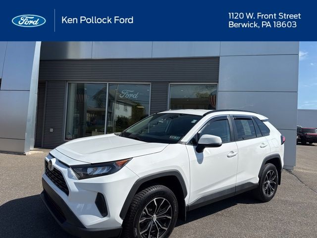 2021 Toyota RAV4 LE AWD's photo