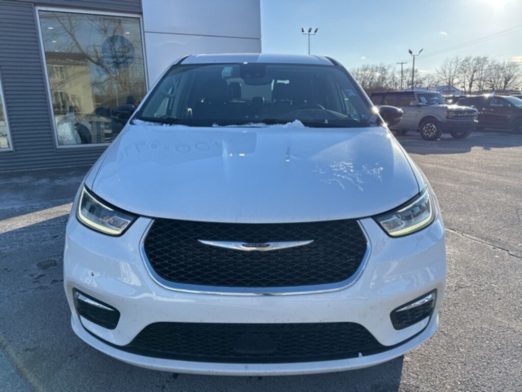Certified 2024 Chrysler Pacifica Touring L Minivan/Van