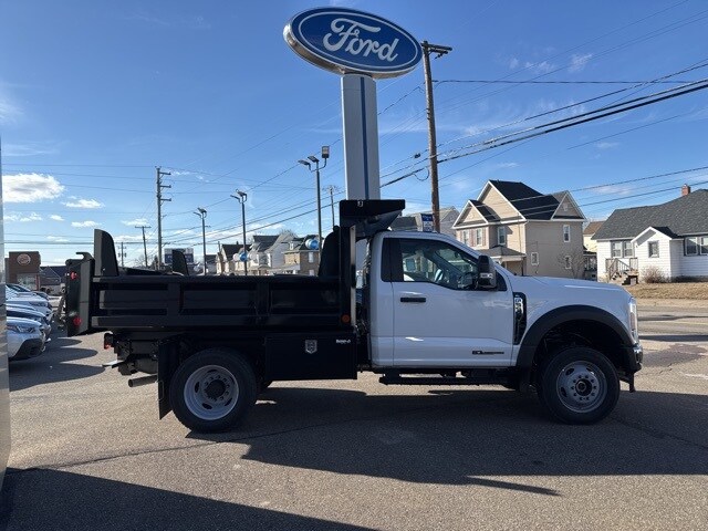 2024 Ford F-550 photo 3