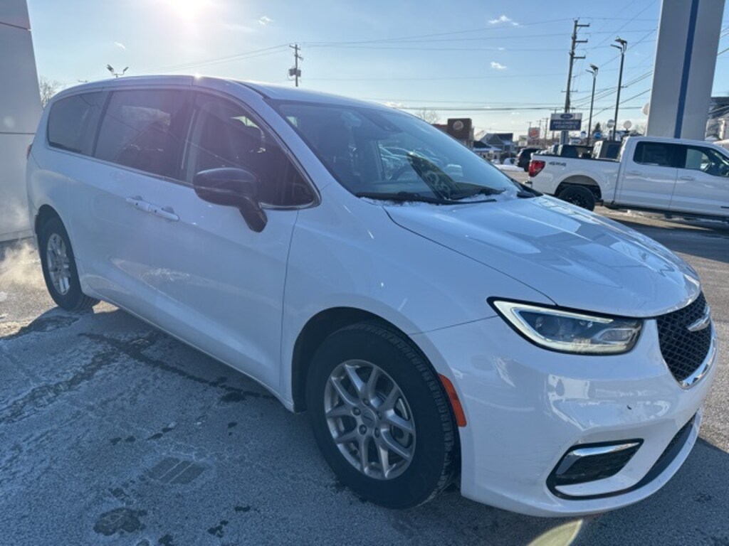 Certified 2024 Chrysler Pacifica Touring L Minivan/Van