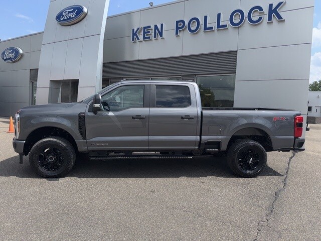 2025 Ford F-250 photo 2
