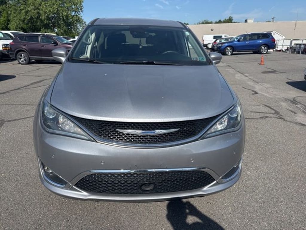 Used 2019 Chrysler Pacifica Touring Plus Minivan/Van