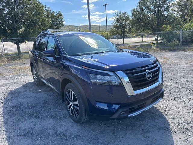 2025 Nissan Pathfinder Platinum photo 3