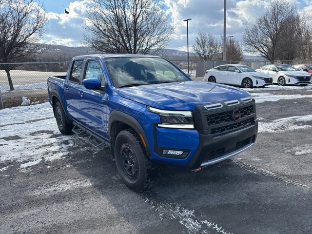 2025 Nissan Frontier PRO-4X Crew Cab photo 3