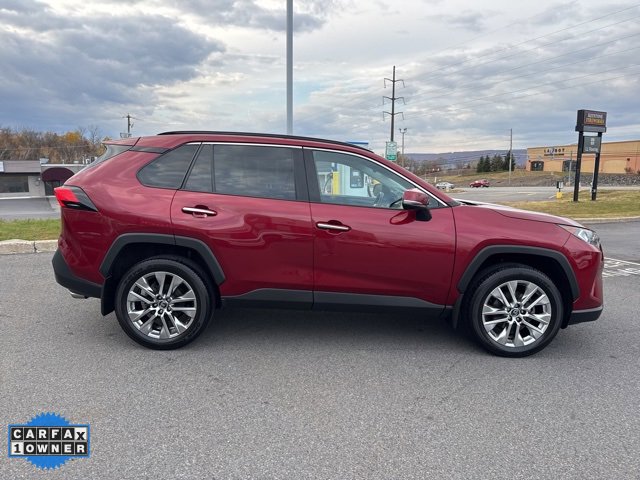 2020 Toyota RAV4 Limited photo 4