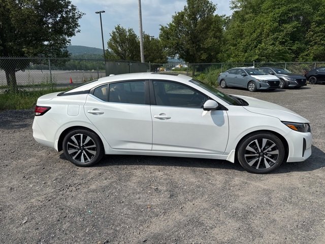 2025 Nissan Sentra SV photo 4