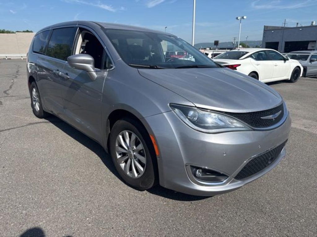 Used 2019 Chrysler Pacifica Touring Plus Minivan/Van