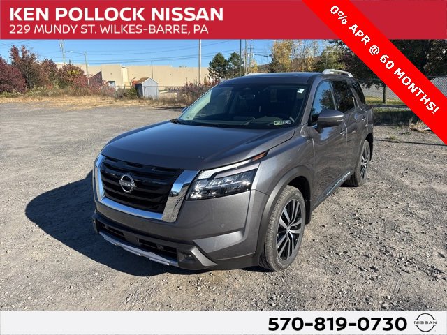 2025 Nissan Pathfinder Platinum's photo