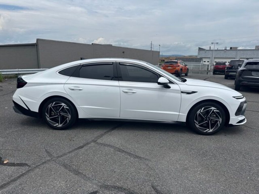 Used 2024 Hyundai Sonata SEL Sedan
