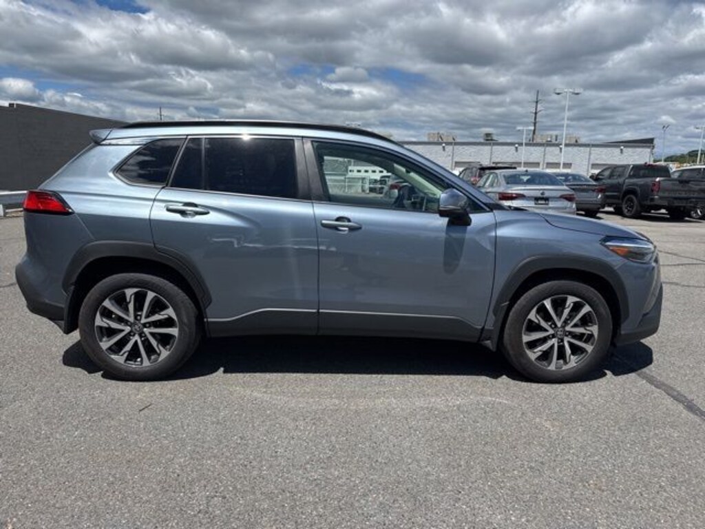 Used 2024 Toyota Corolla Cross XLE SUV