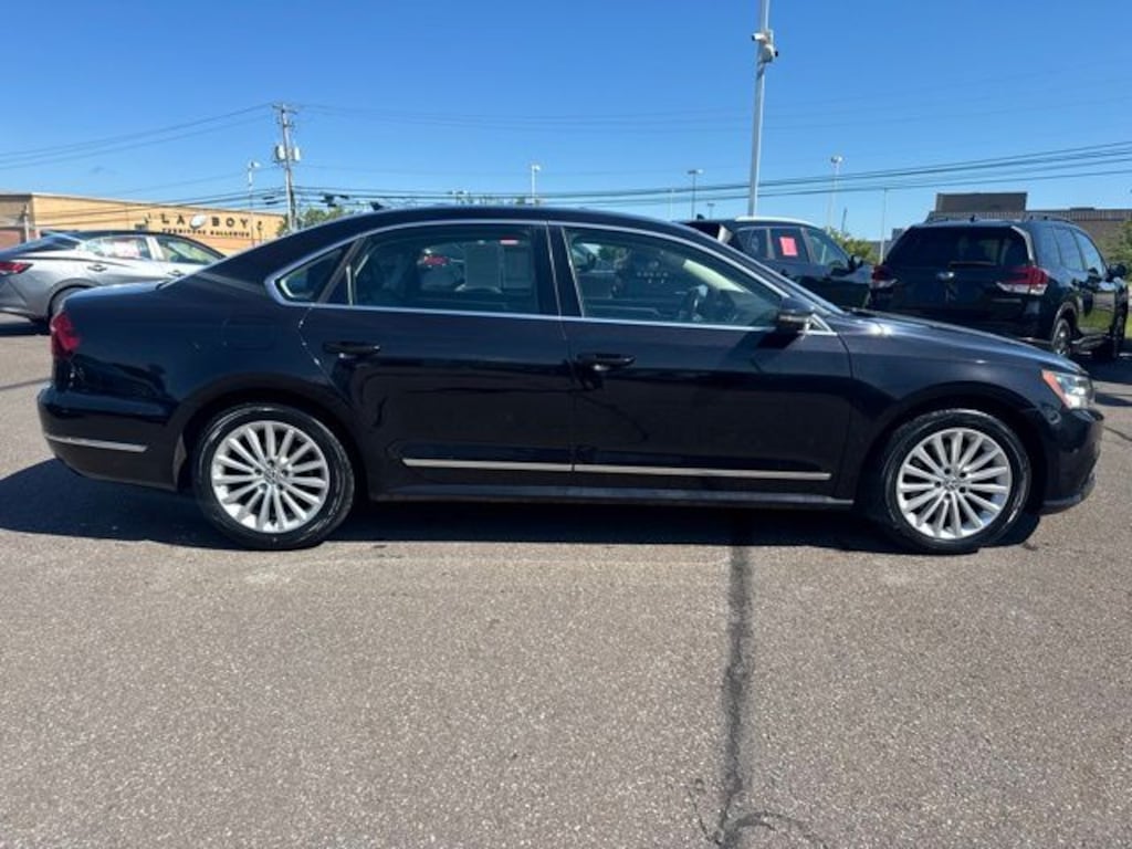 Used 2017 Volkswagen Passat 1.8T SE Sedan