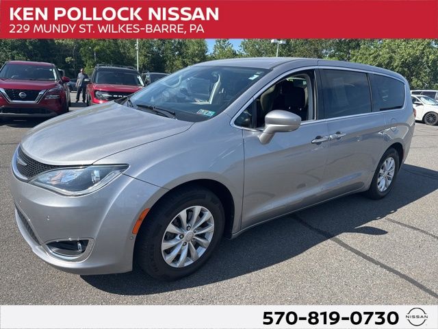 2019 Chrysler Pacifica Touring Plus's photo