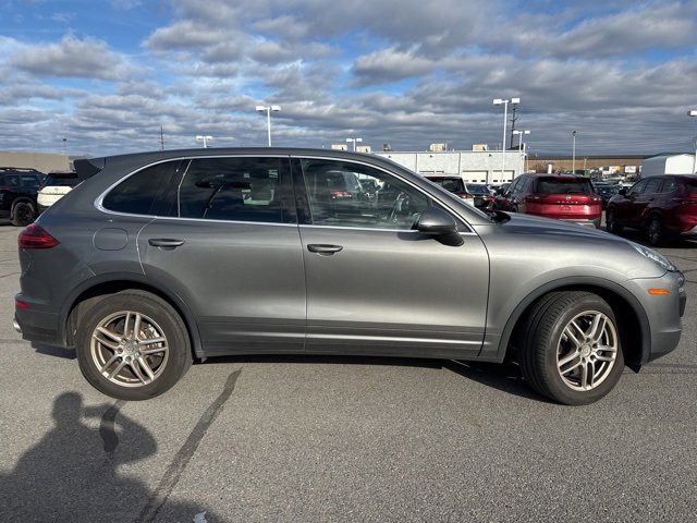 2016 Porsche Cayenne photo 3