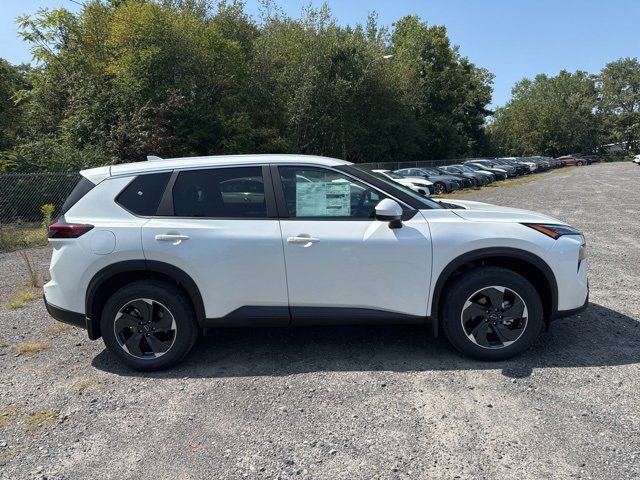 2026 Nissan Rogue SV photo 3