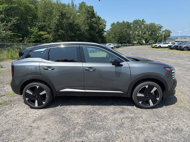 2025 Nissan Kicks SR photo 4