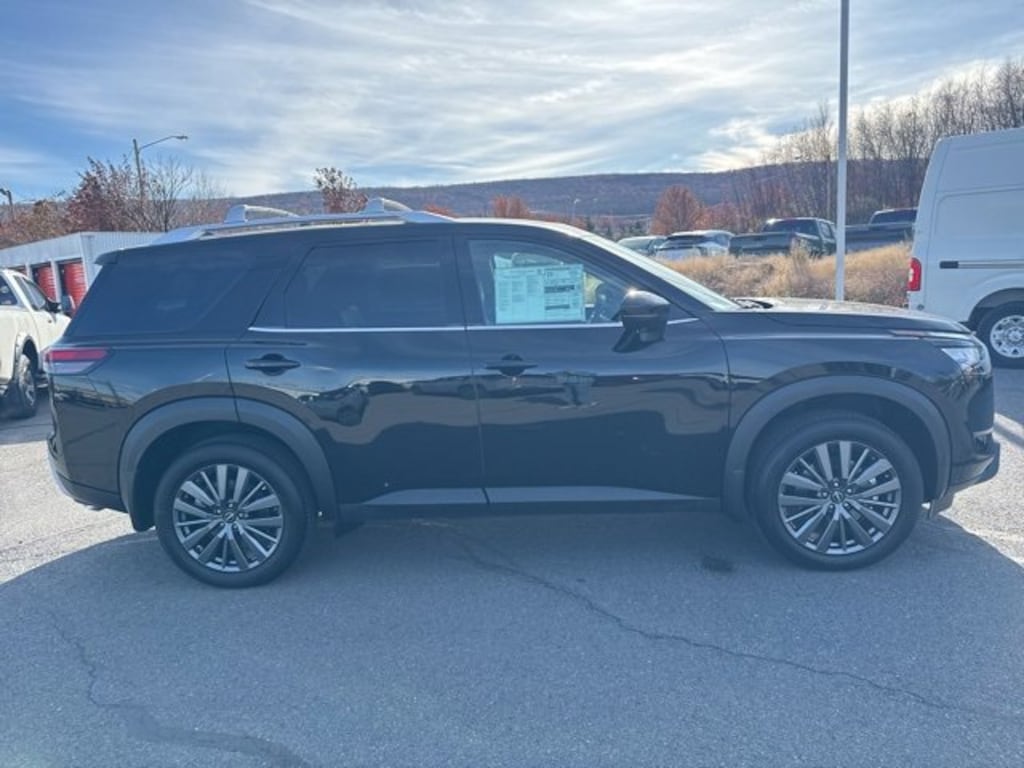 New 2025 Nissan Pathfinder SL SL 4WD
