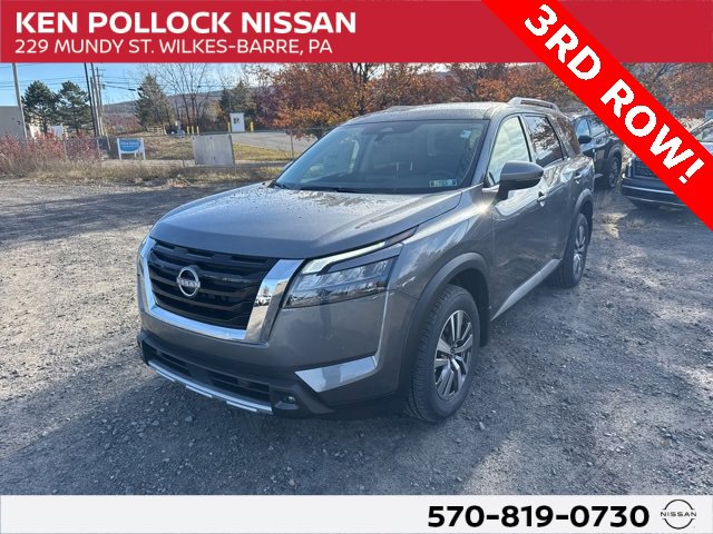 2025 Nissan Pathfinder SL's photo