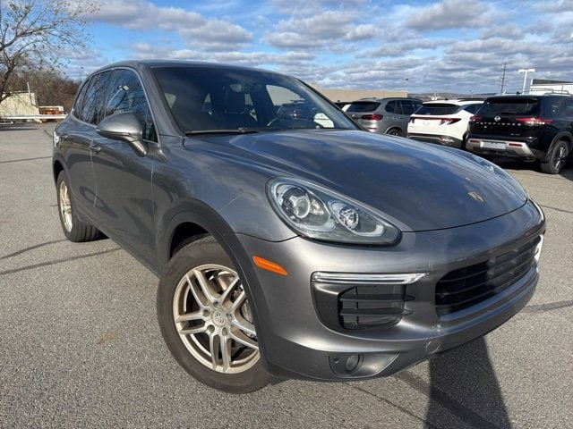 2016 Porsche Cayenne photo 2