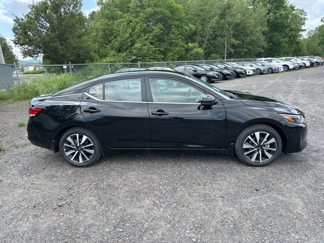 2025 Nissan Sentra SV photo 4