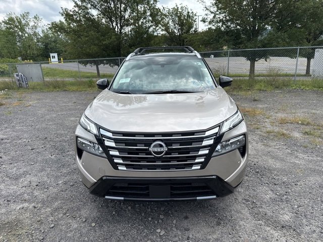 2026 Nissan Rogue Platinum photo 2