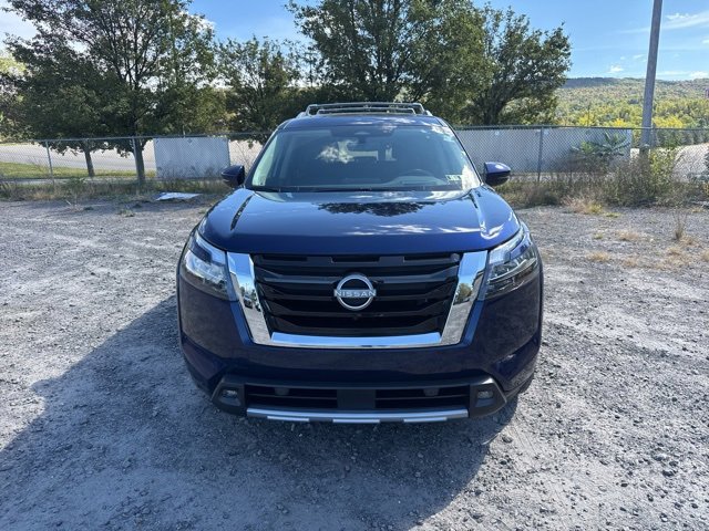 2025 Nissan Pathfinder Platinum photo 2
