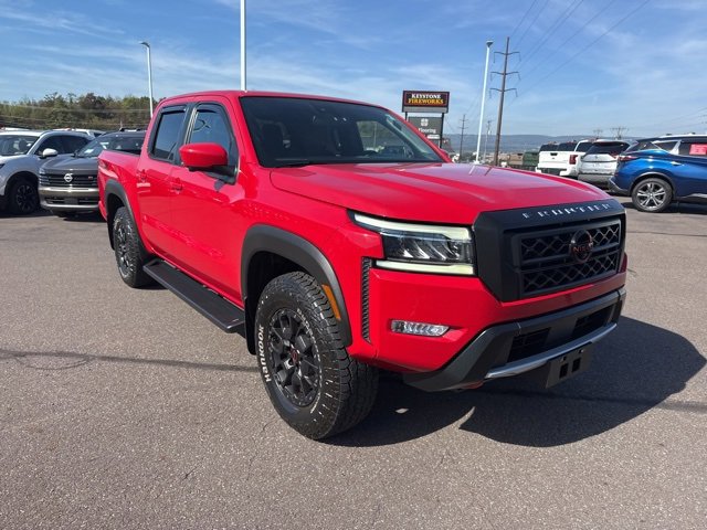 2022 Nissan Frontier Crew Cab PRO-4X photo 2