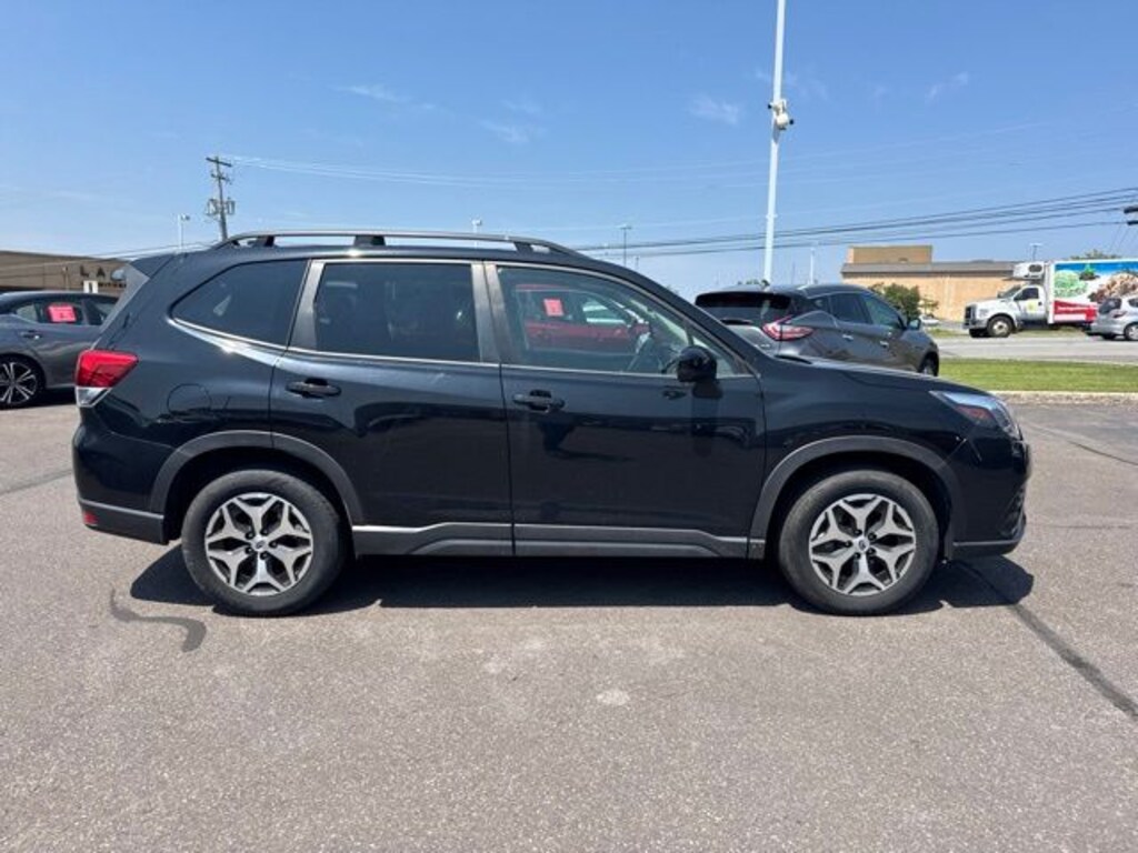 Used 2024 Subaru Forester Premium SUV