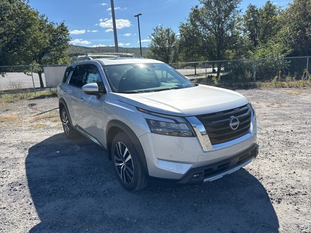 2025 Nissan Pathfinder Platinum photo 3