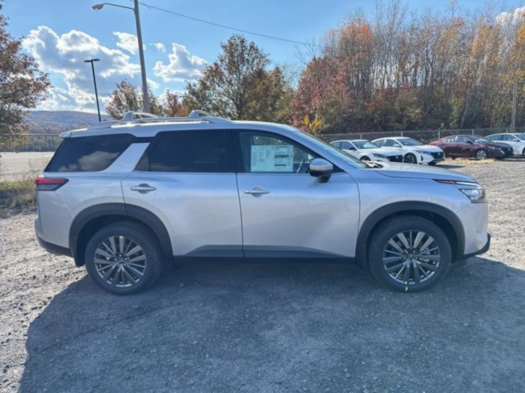 New 2025 Nissan Pathfinder SL SL 4WD