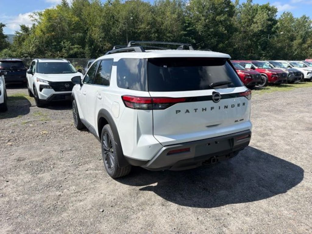 New 2026 Nissan Pathfinder SL SUV