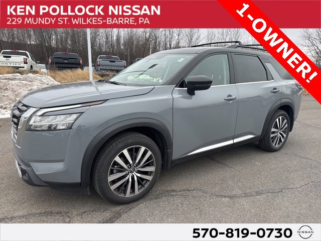 2022 Nissan Pathfinder Platinum's photo