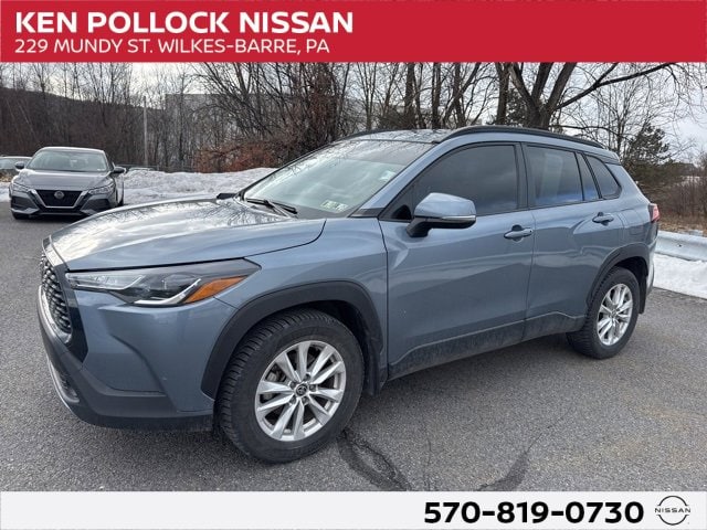 2024 Toyota Corolla Cross LE's photo